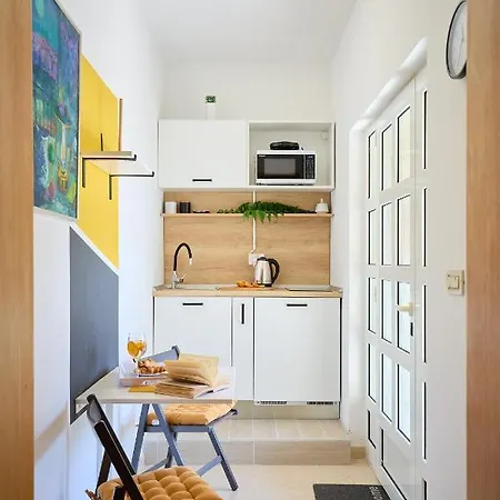 Hedera Estate, Hedera Studio 2 *