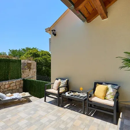 Hedera Estate, Hedera Studio 2 *
